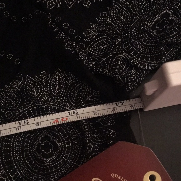 Black & white patterned peasant top - Picture 5 of 5